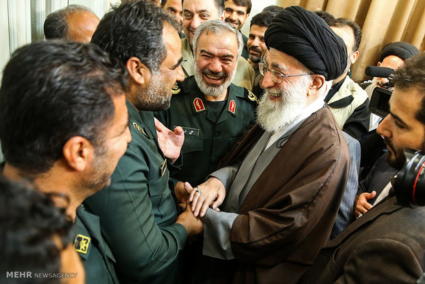 Leader receives IRGC naval forces