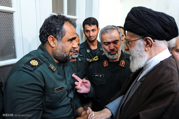 Leader receives IRGC naval forces