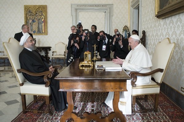 رئيس الجمهورية وبابا الفاتيكان يؤكدان على دور الاديان الالهية في ارساء السلام
