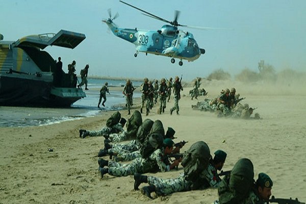قوات المغاوير البحرية تنفذ عمليات في البحر والبر في سواحل مكران 