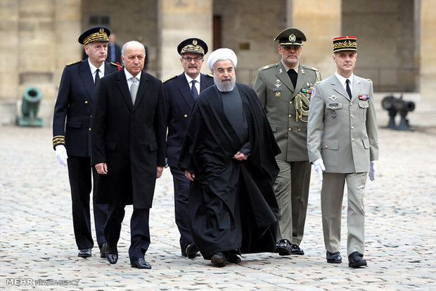 Ruhani'nin Paris'te resmi törenle karşılanması