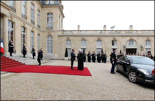 الرئيس الفرنسي يستقبل حسن روحاني