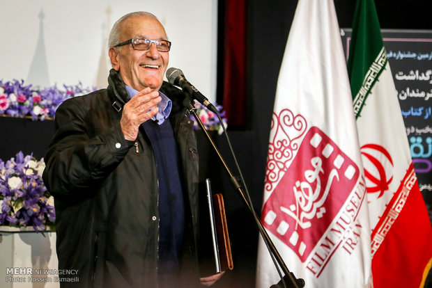تقدیر از جلال مقامی دوبلور در برزگداشت سه نسل از هنرمندان دوبله ایران با حضور حجت الله ایوبی رییس سازمان سینمایی