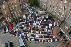 چرا جماعات مسلمان در پیکره حقوق عمومی به رسمیت شناخته نمی شوند؟