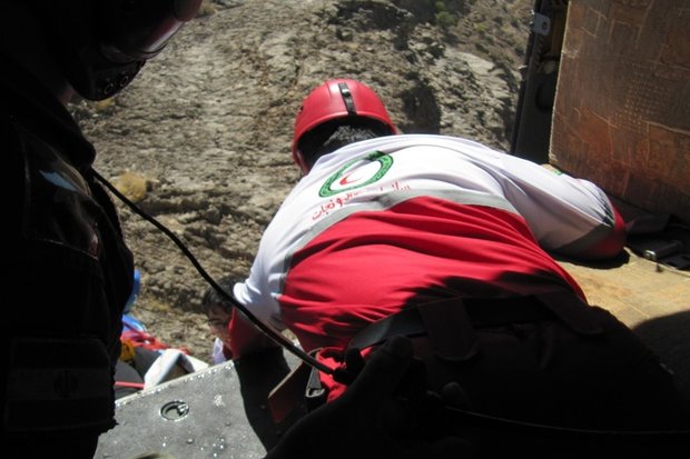 تلاش ۴ ساعته امدادگران برای نجات کوهنورد مصدوم از ارتفاعات تفتان