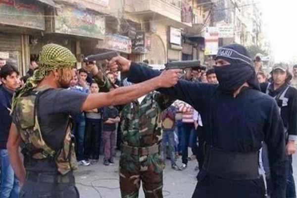 وہابی دہشت گرد تنظیموں داعش اور النصرہ کے درمیان لڑائي