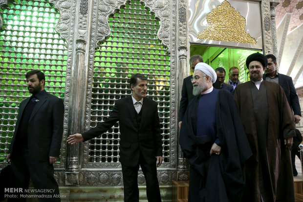 Rouhani, his cabinet pay tribute to Imam Khomeini