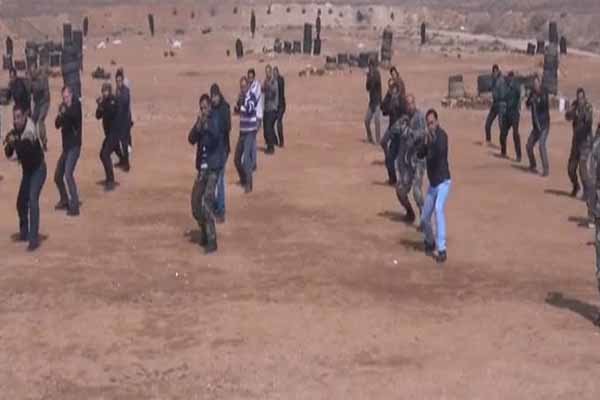 قوات شعبية سورية تشارك في تدريبات عسكرية لمواجهة الارهابيين