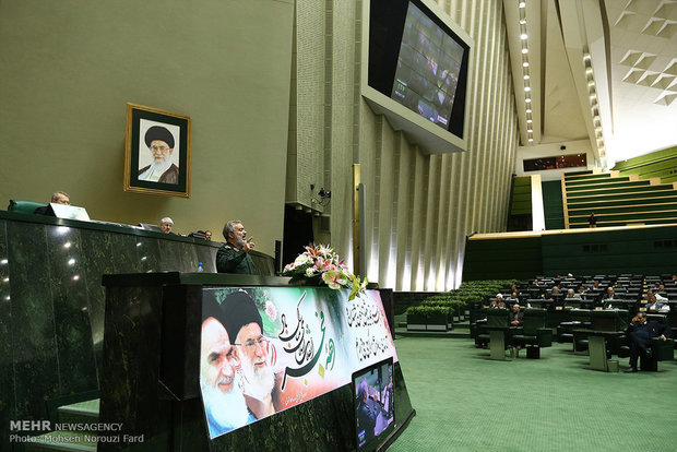 IRGC navy cmdrs. in Parliament 