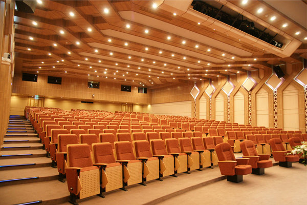 تکمیل پروژه سالن آمفی تئاتر ۸۰۰ نفری شهر بوشهر تسریع شود