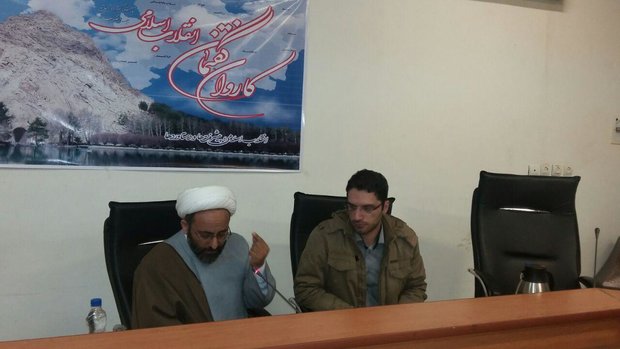 مقابل جریاناتی که با گفتمان انقلاب زاویه دارند خواهیم ایستاد