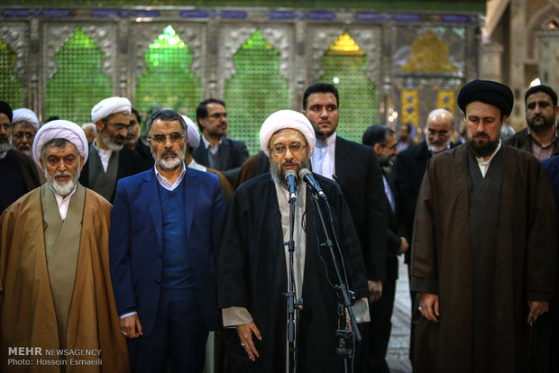 Judiciary officials, staff pay tribute to Imam Khomeini