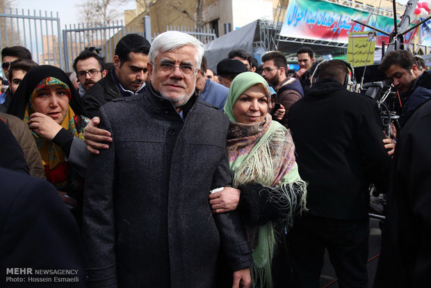 حضور محمدرضا عارف در راهپیمایی یوم الله 22 بهمن