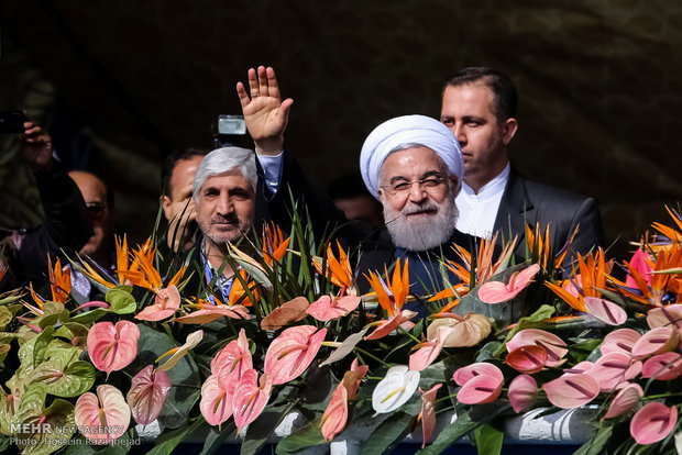 Pres. Rouhani, government officials in Feb. 11 rally 