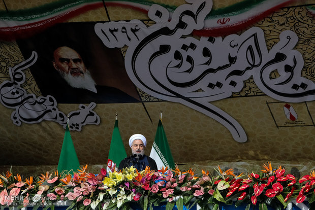 Pres. Rouhani, government officials in Feb. 11 rally 