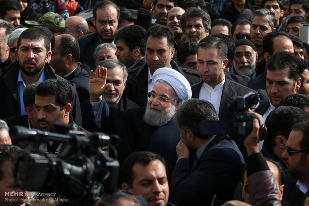 Pres. Rouhani, government officials in Feb. 11 rally 