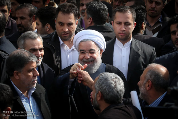 Pres. Rouhani, government officials in Feb. 11 rally 