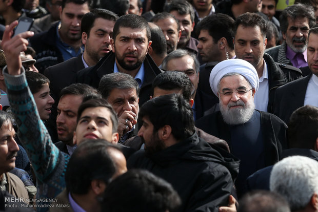 Pres. Rouhani, government officials in Feb. 11 rally 