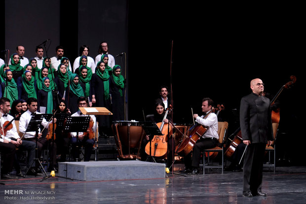 Pars Orchestra performs in Tehran