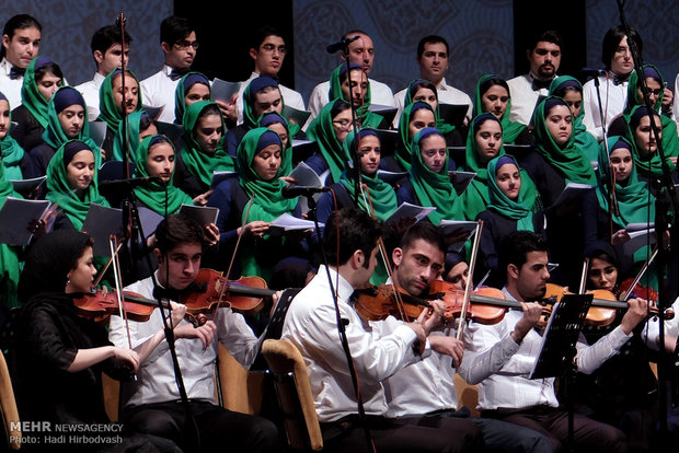 Pars Orchestra performs in Tehran