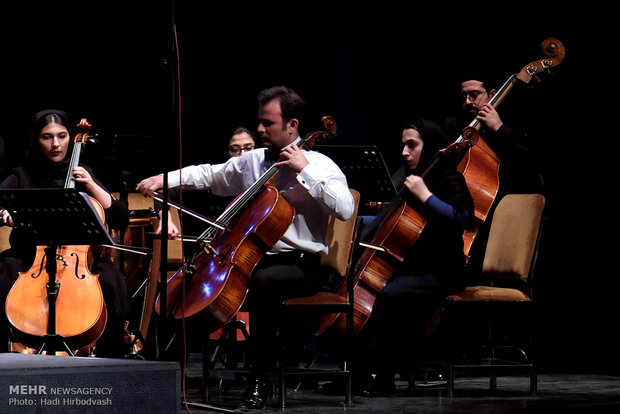 Pars Orchestra performs in Tehran