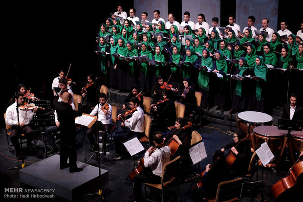 Pars Orchestra performs in Tehran