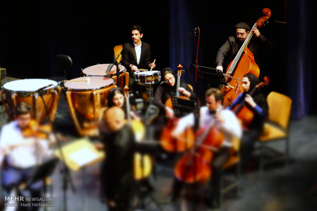 Pars Orchestra performs in Tehran