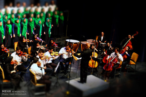 Pars Orchestra performs in Tehran