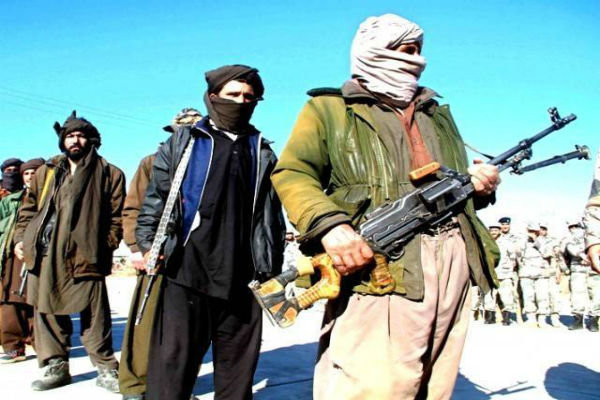 طالبان ۵ نظامی افغانستانی را تیرباران کرد