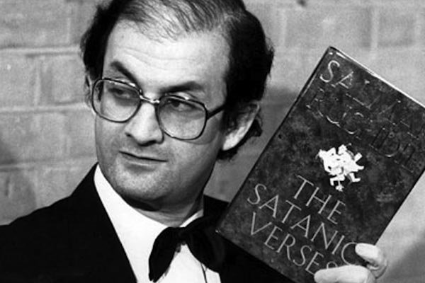 سلمان رشدی 32 سال در انتظار اعدام