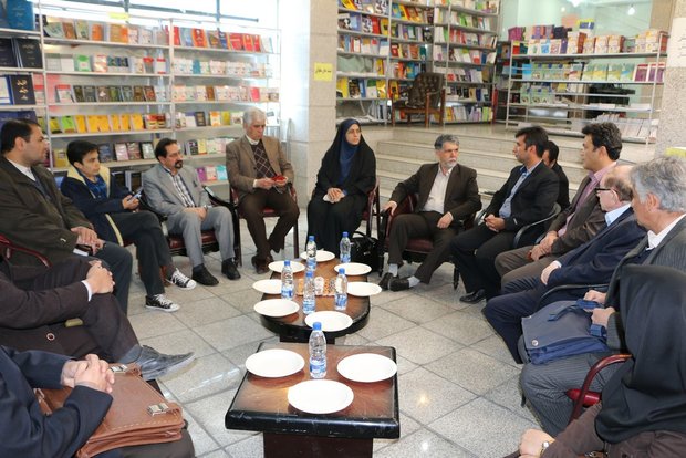 بازدید معاون وزیر ارشاد از بزرگترین کتابفروشی ایران