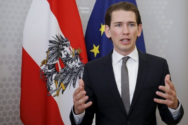 وزیر خارجه اتریش: پناهجویان را به شمال آفریقا منتقل کنید