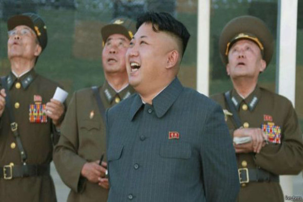الزعيم الكوري الشمالي يشرف على تدريبات جوية مفاجئة