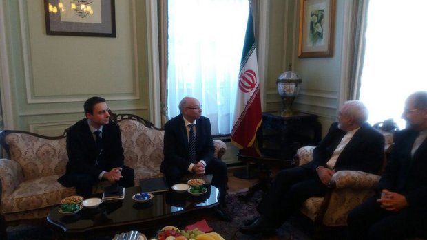 ظريف يلتقى رئيس لجنة العلاقات مع ايران في البرلمان الأوروبي
