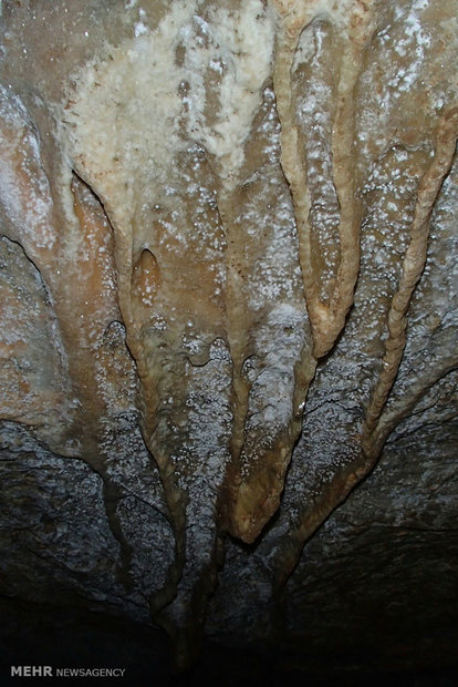 Zarrin Rood Cave