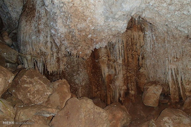 Zarrin Rood Cave