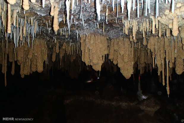 Zarrin Rood Cave