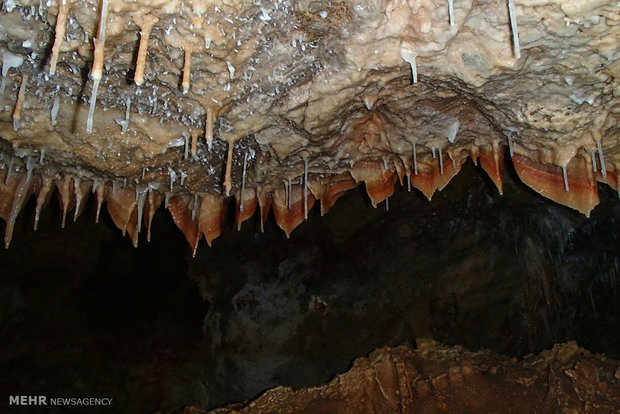 Zarrin Rood Cave