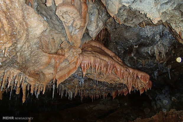 Zarrin Rood Cave