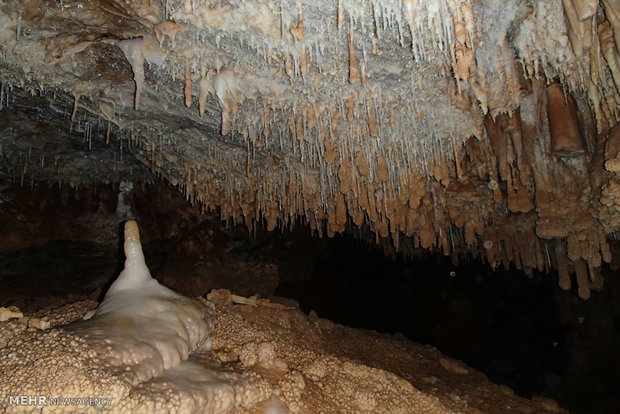 Zarrin Rood Cave