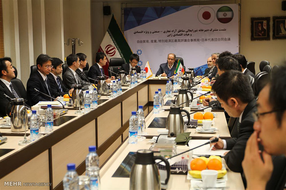 همکاری اتاق ایران و مناطق آزاد برای تقویت سرمایهگذاری و توسعه اقتصادی همکاری اتاق ایران و مناطق آزاد برای تقویت سرمایهگذاری و توسعه اقتصادی