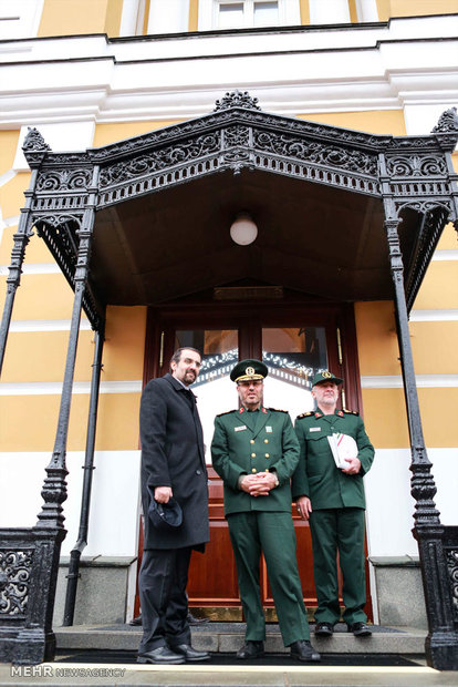 Iran's defense min. received by Putin