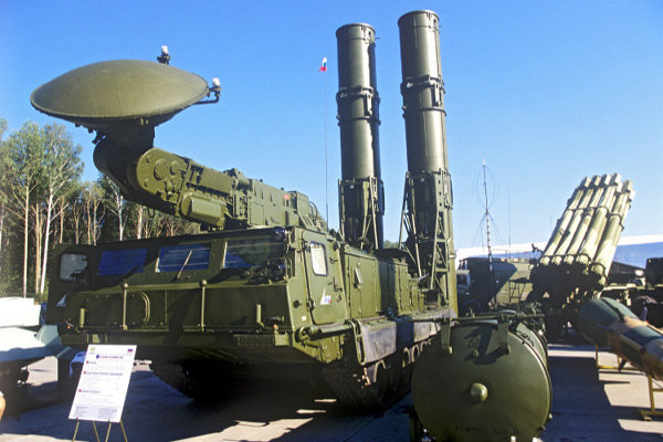 روسيا ستسلم  ايران  أول دفعة من منظومة صواريخ "إس-300" 