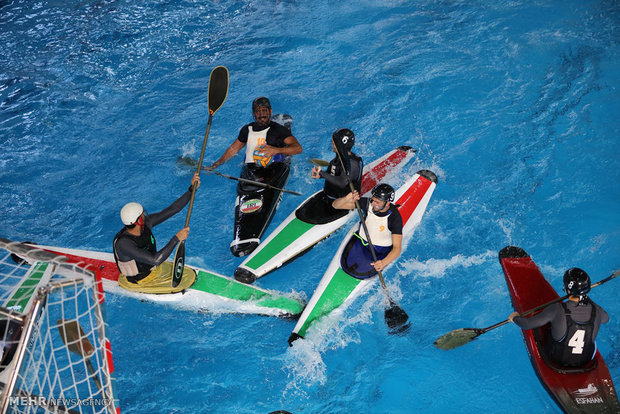 Canoe polo practice session in Isfahan