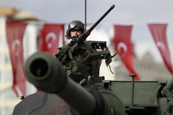 تركيا تقصف مواقع "داعش" والأكراد شمالي سوريا