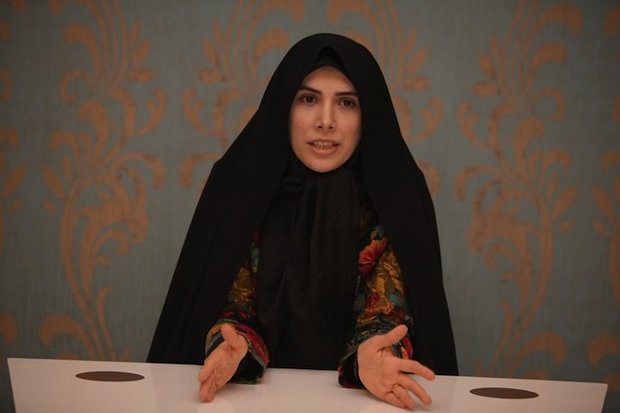 سخنرانی غیرقانونی فاطمه حسینی در حمایت از خاندانش از تریبون مجلس 