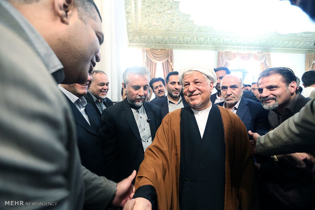 Hashemi Rafsanjani receives university lecturers, researchers