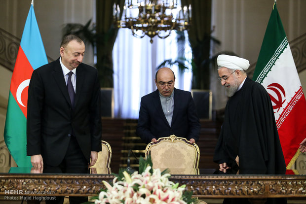 Iran, Azerbaijan ink MoUs