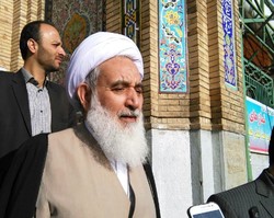 نماینده ولی فقیه در استان کرمانشاه رای خود را به صندوق انداخت