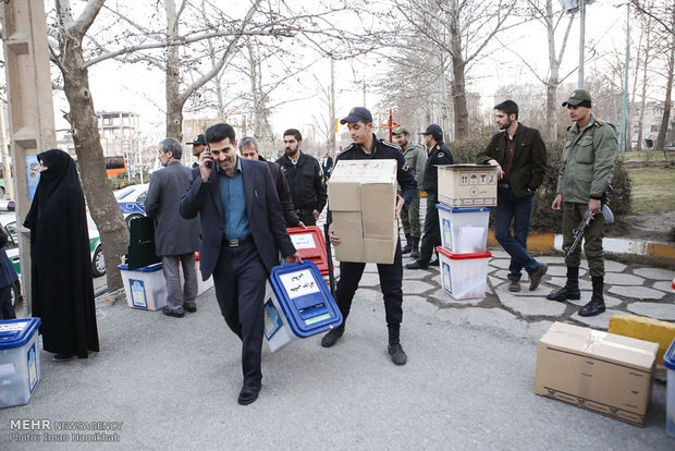 Distributing ballot boxes in Hamadan 